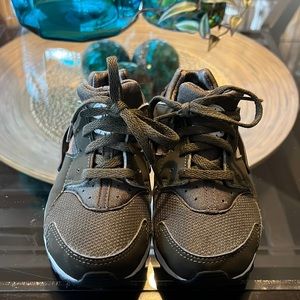 Boys size 12c olive in color Nikes